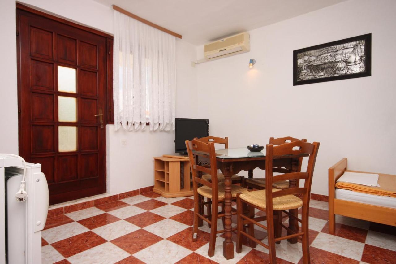 Apartments With A Parking Space Starigrad, Paklenica - 6618 Exterior foto