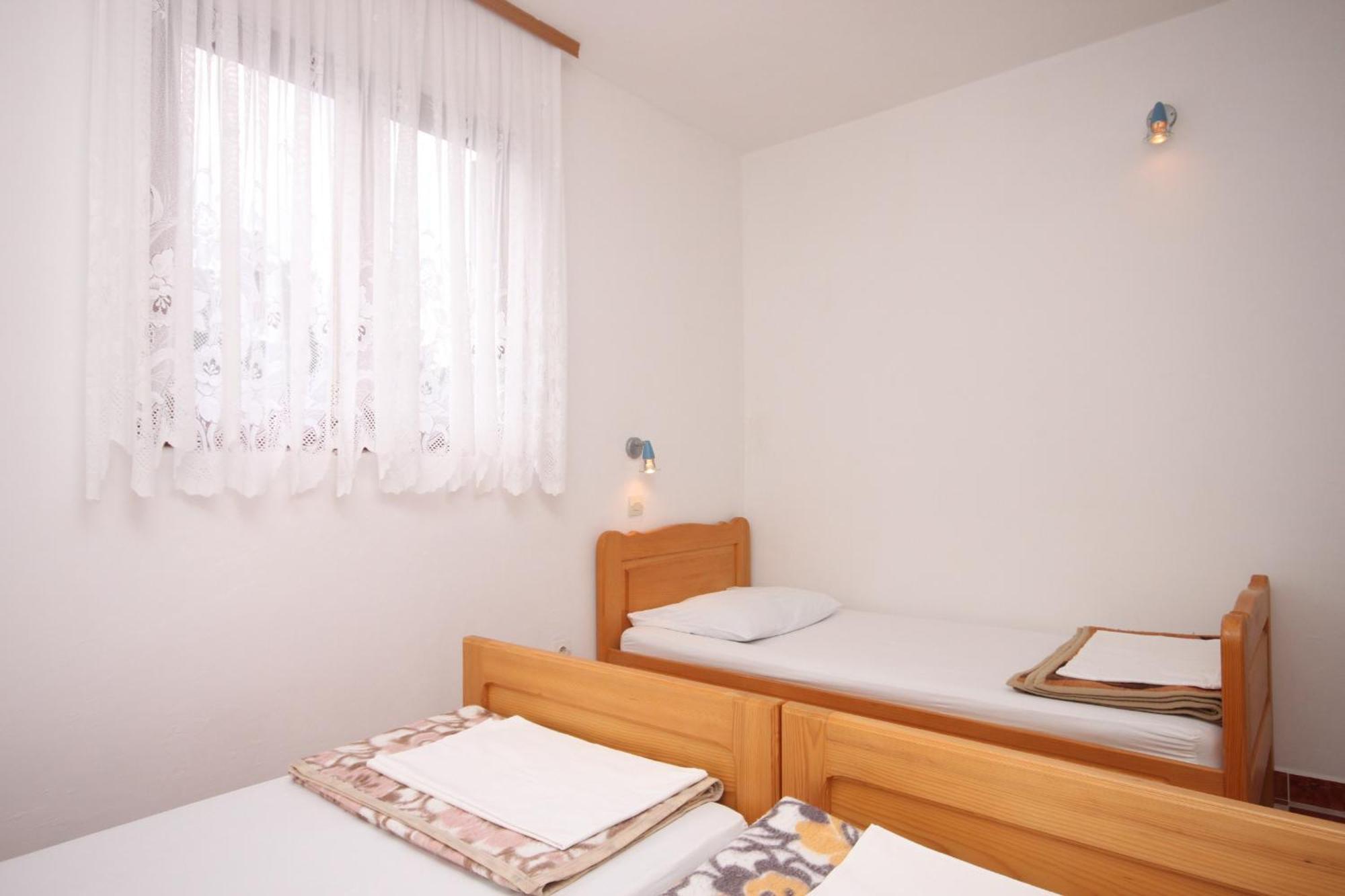 Apartments With A Parking Space Starigrad, Paklenica - 6618 Habitación foto